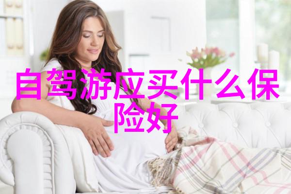 无锡银杏大道蜿蜒如龙脊无尽的金黄色叶子铺成一条通往古典诗画的长廊让人心旷神怡就像初二写下的爬山游记作