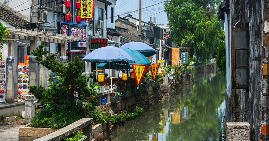 苏州旅游必去十大景点推荐（苏州最值得去的景点）/