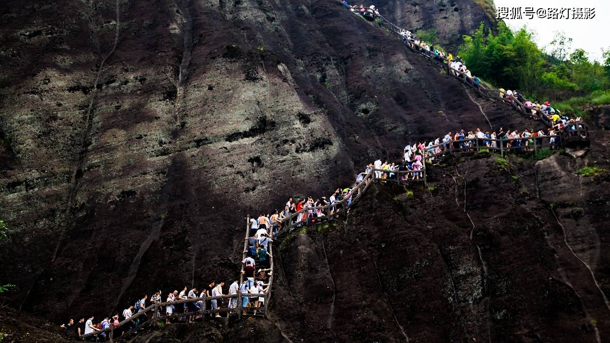 武当的山_武当山山势_武当山在哪里哪个省/