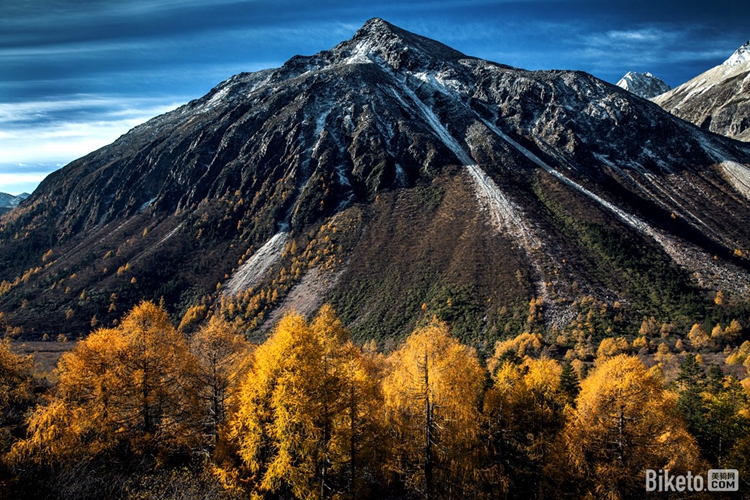 雅拉神山-1.jpg/